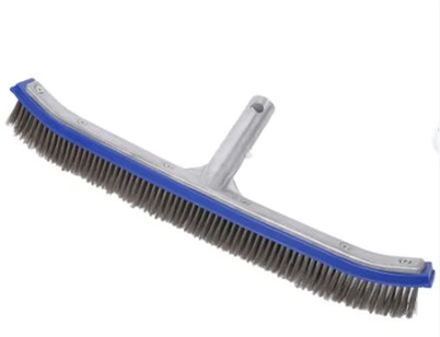 هل يمكن استخدام فرشاة تنظيف سطح المسبح لتنظيف أثاث المسبح؟